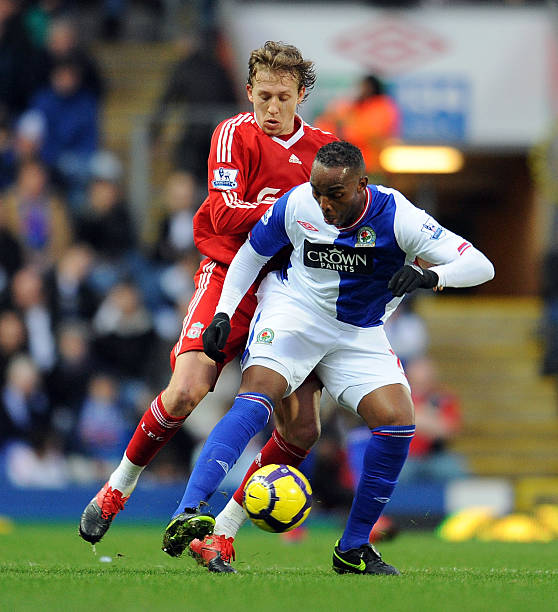 于游泳充满 于游泳充满